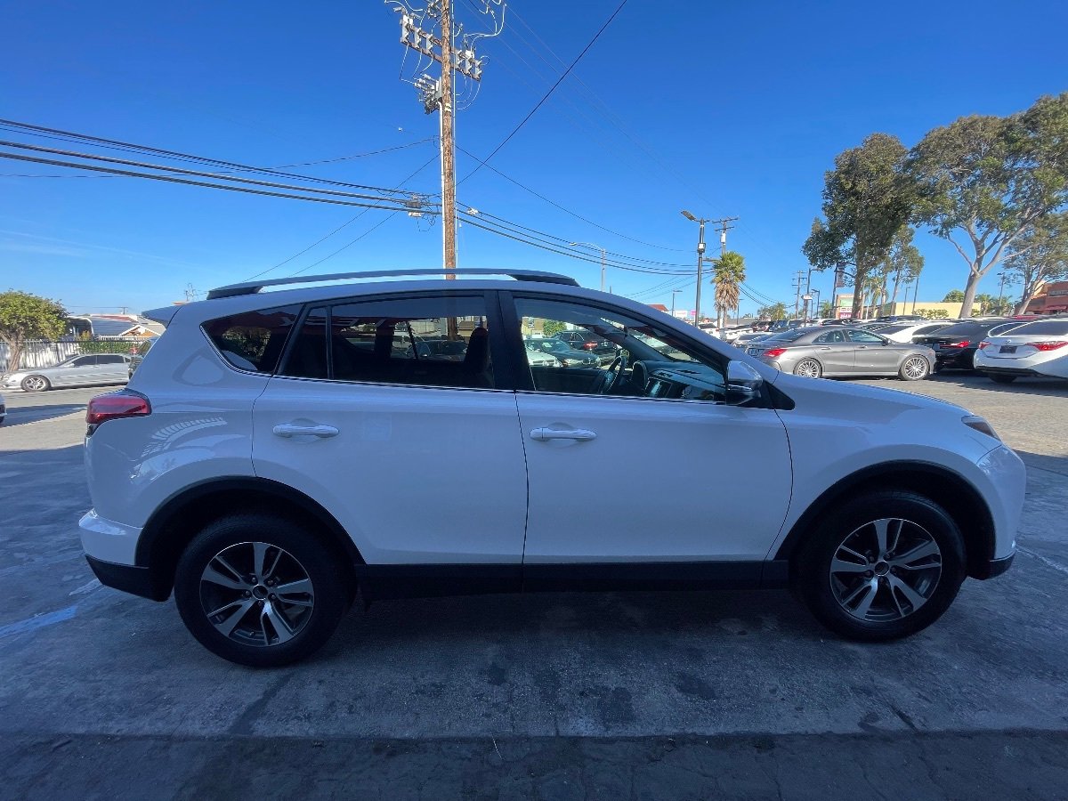 Used 2016 Toyota RAV4 XLE FWD image 4