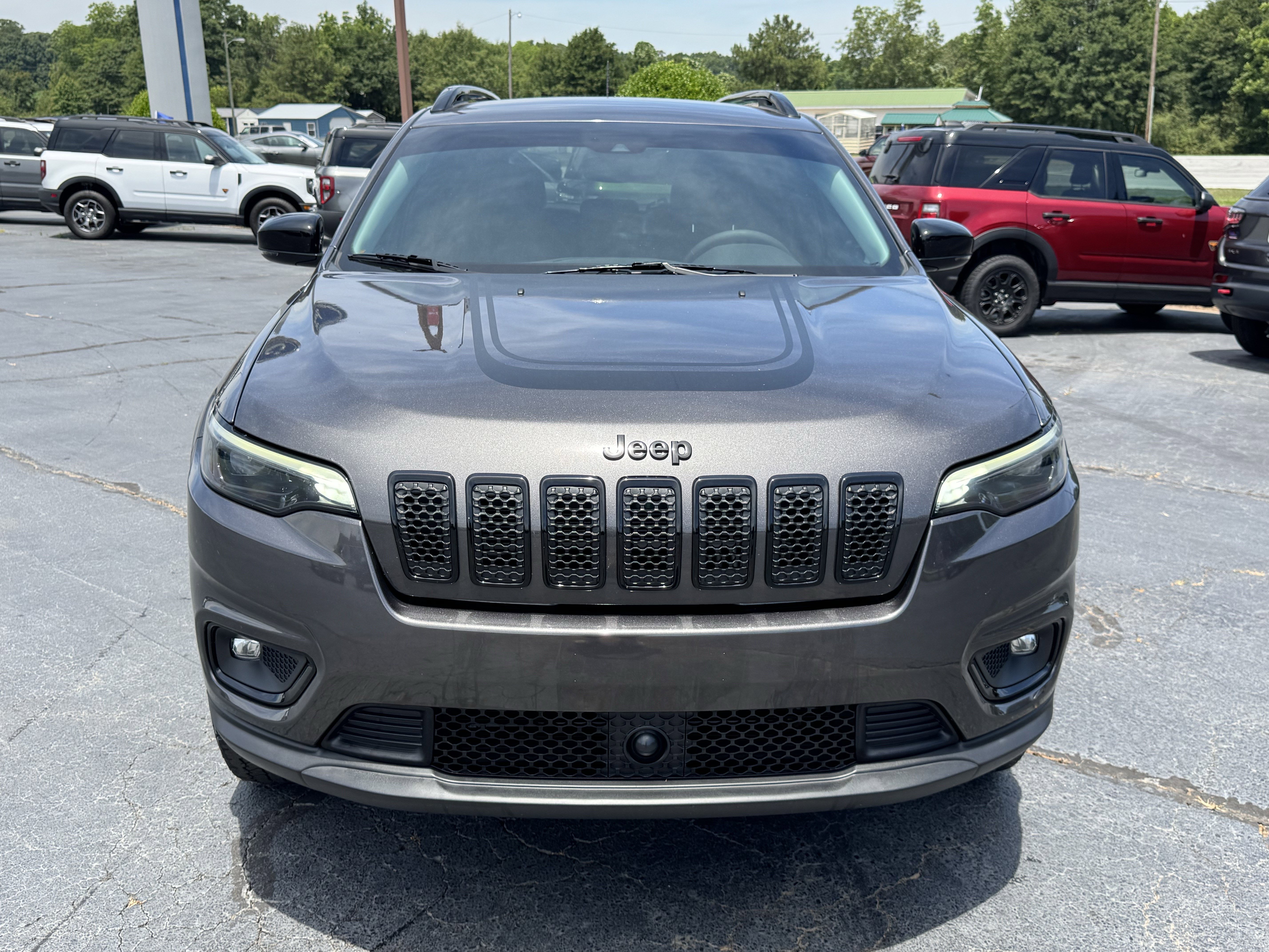 Used 2022 Jeep Cherokee Latitude AWD/4WD image 3