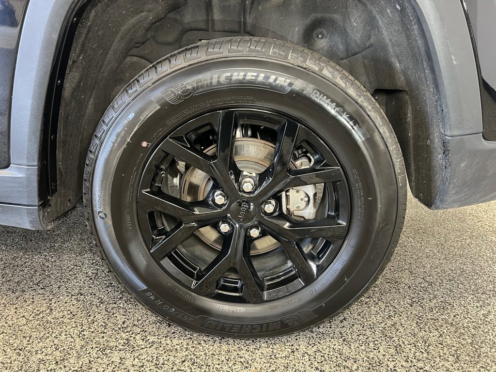 Used 2024 Jeep Grand Cherokee Altitude image 22