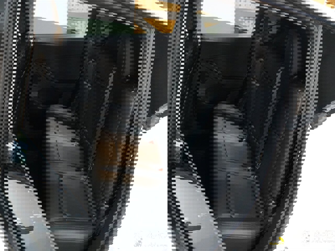 Used 2022 Tesla Model Y Long Range AWD/4WD image 27