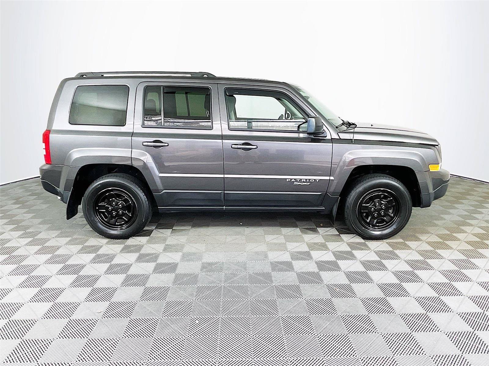 Used 2017 Jeep Patriot Sport w/ Power Value Group AWD/4WD image 10