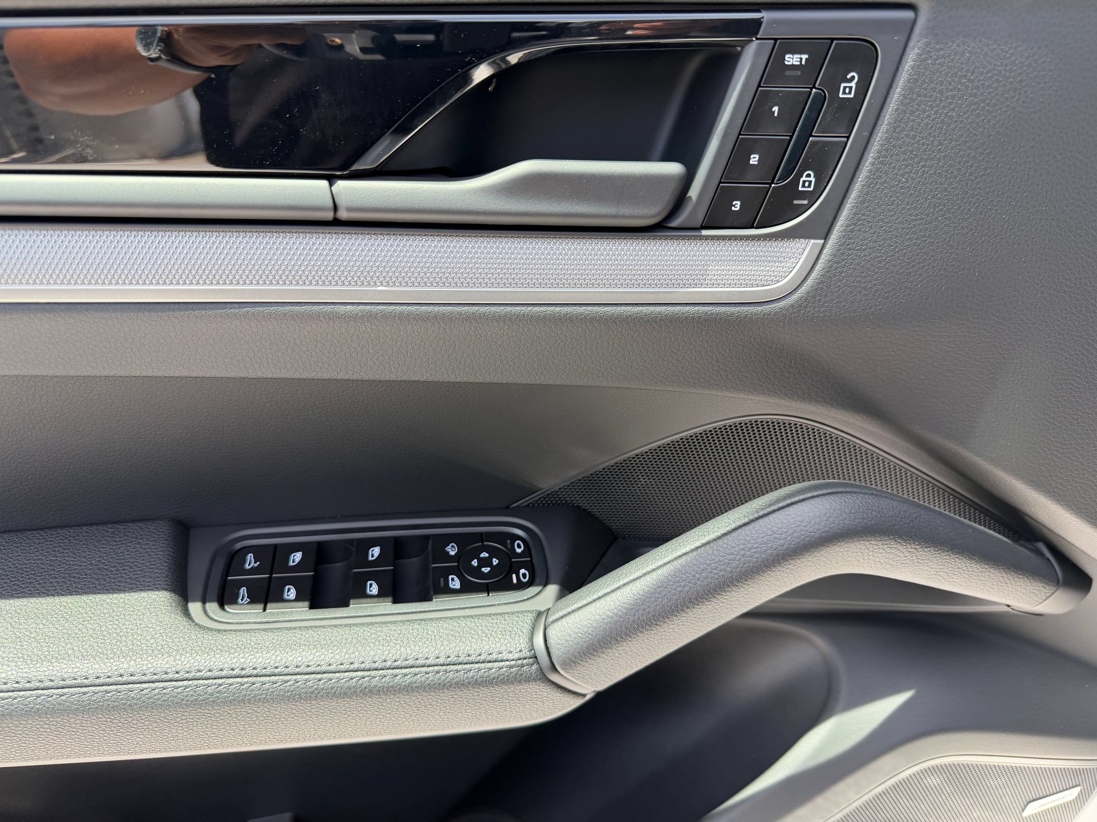 Certified 2026 Porsche Cayenne AWD/4WD image 27