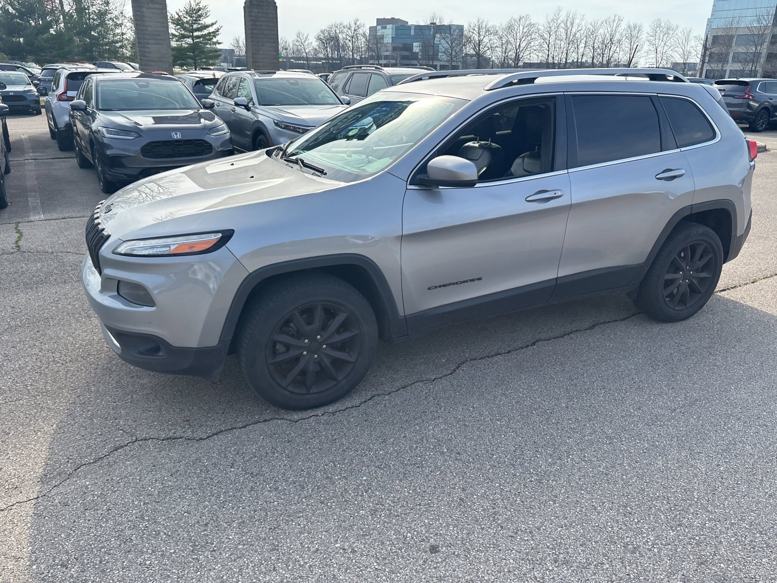 Used 2016 Jeep Cherokee Limited image 12