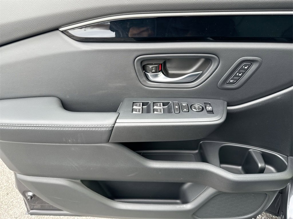 New 2025 Honda Pilot Touring image 15