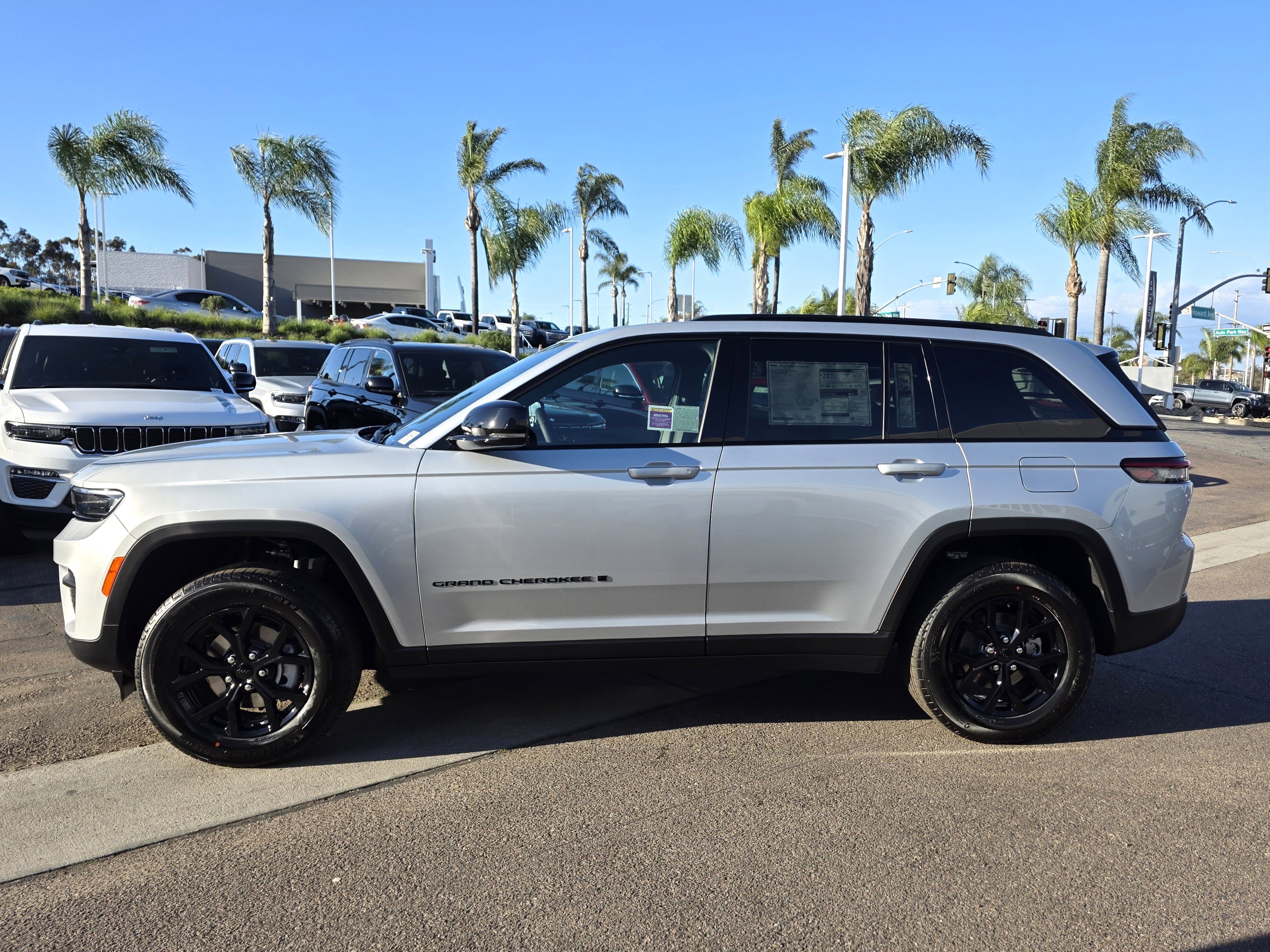 New 2025 Jeep Grand Cherokee Altitude image 2