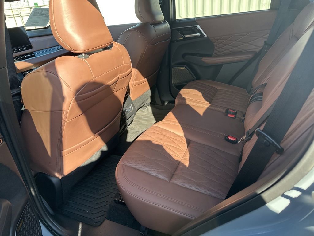 Used 2025 Mitsubishi Outlander SEL image 5