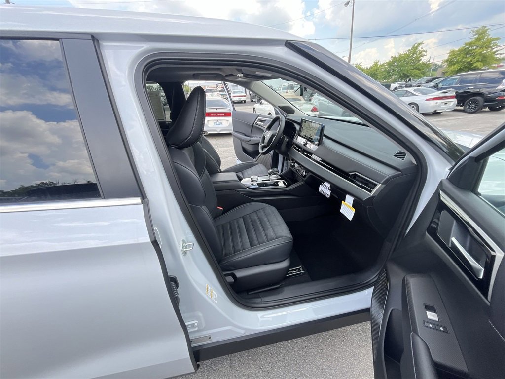 New 2025 Mitsubishi Outlander SE image 25