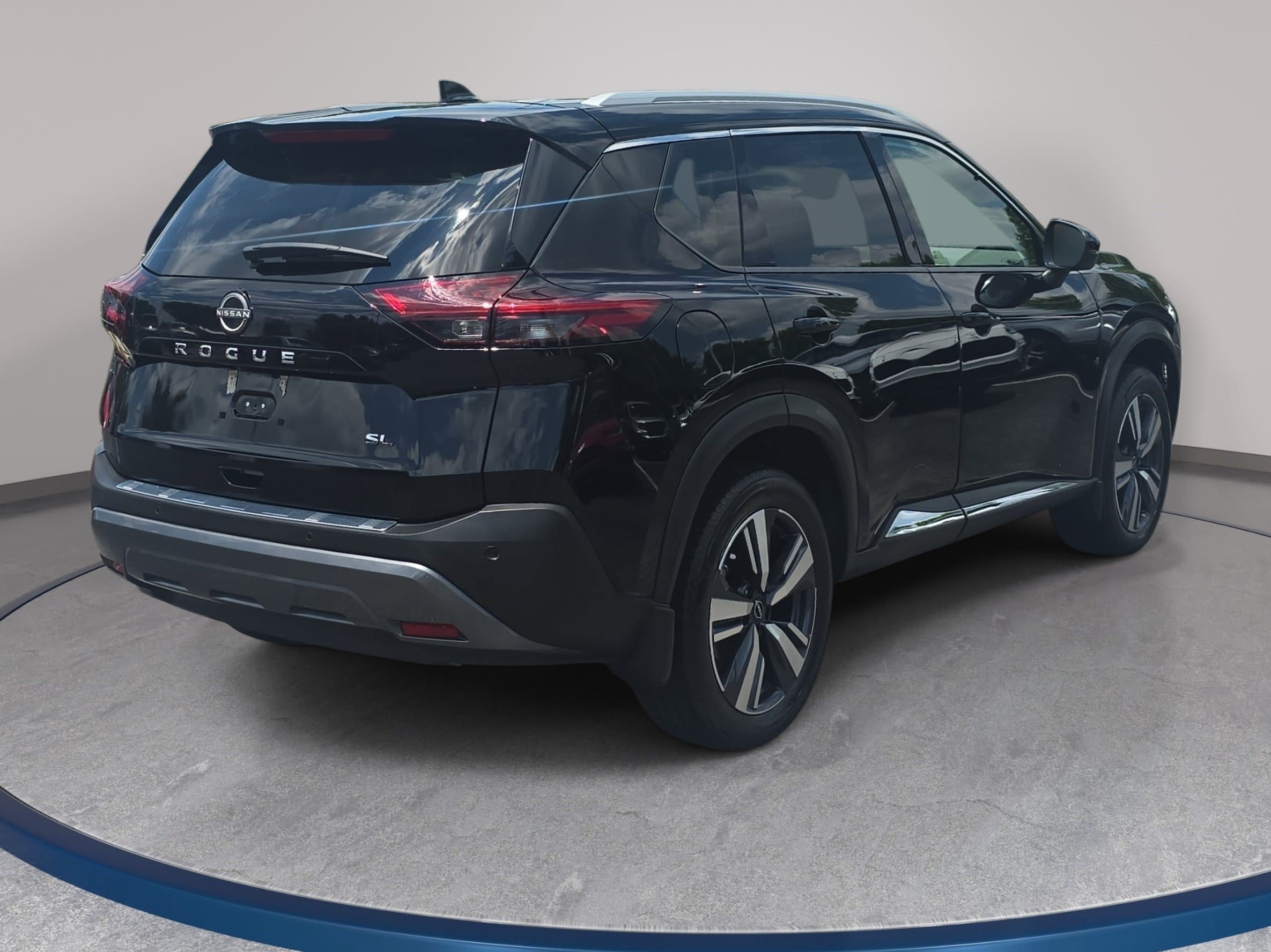 Used 2023 Nissan Rogue SL FWD image 5