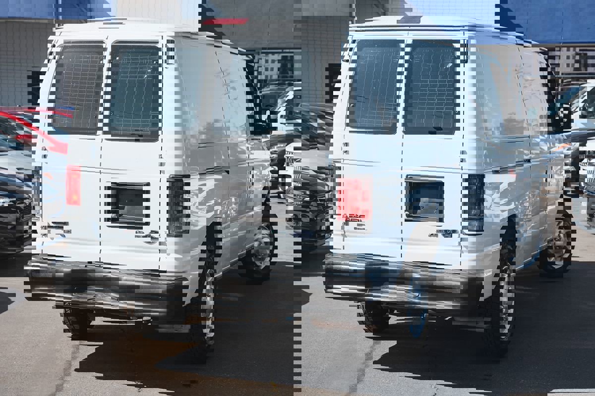 Used 2013 Ford E-150 and Econoline 150 image 2