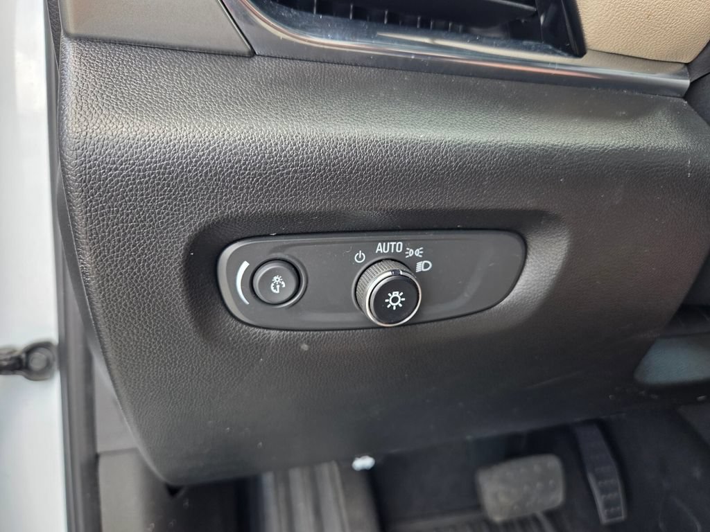 Used 2023 Chevrolet Traverse LS FWD image 22