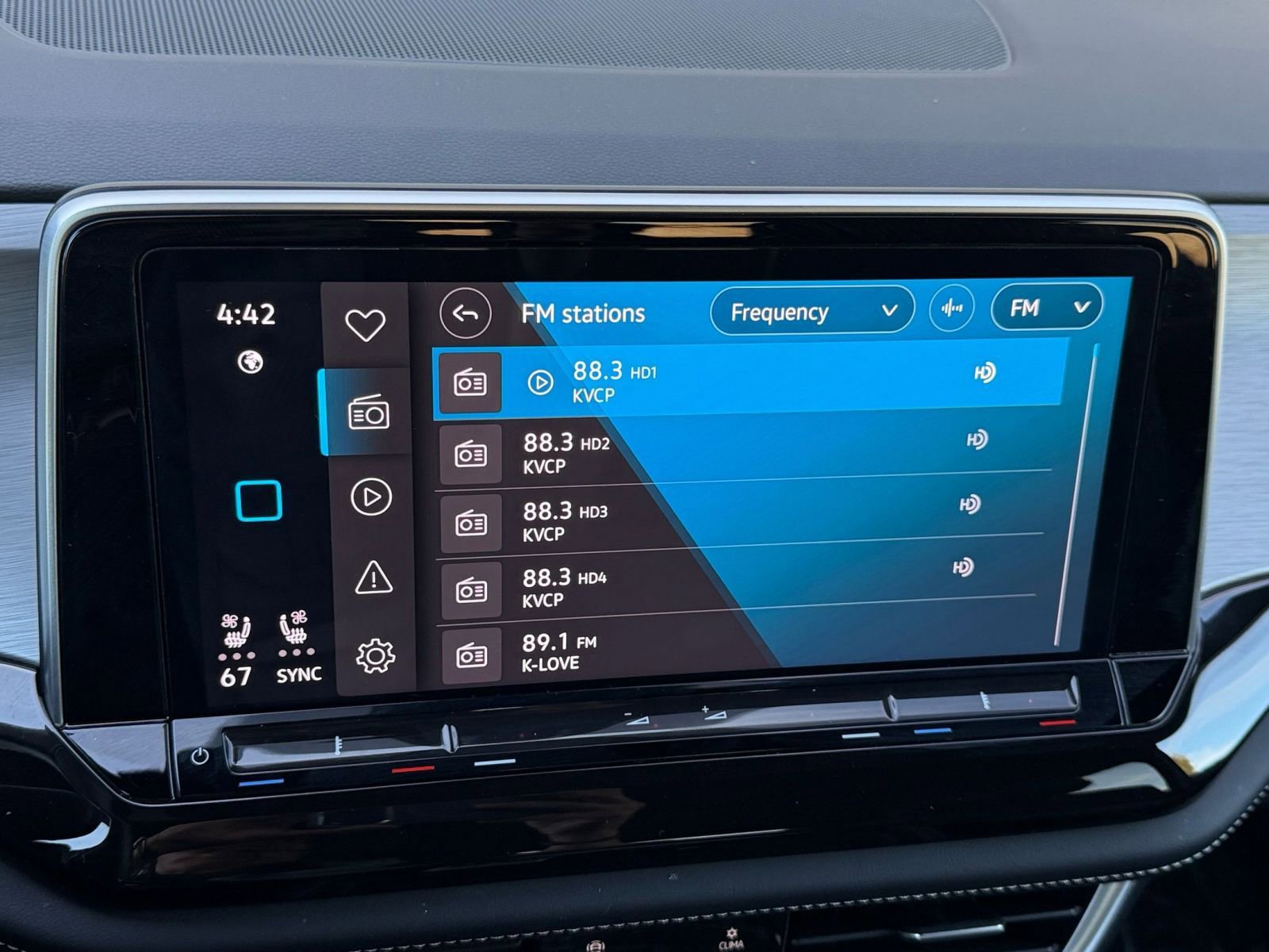 Used 2025 Volkswagen Atlas Cross Sport SE FWD image 21