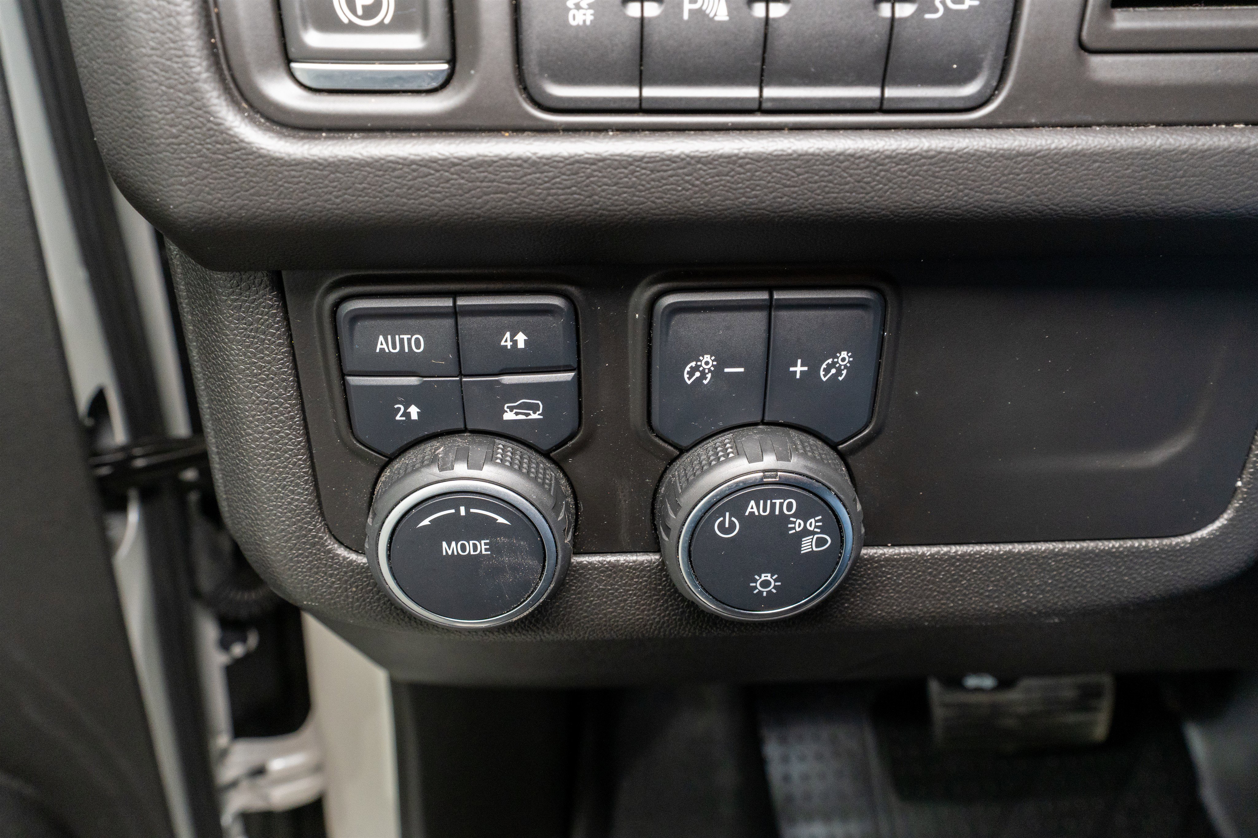 Used 2021 Chevrolet Suburban LT w/ Rear Media and Nav Package AWD/4WD image 32