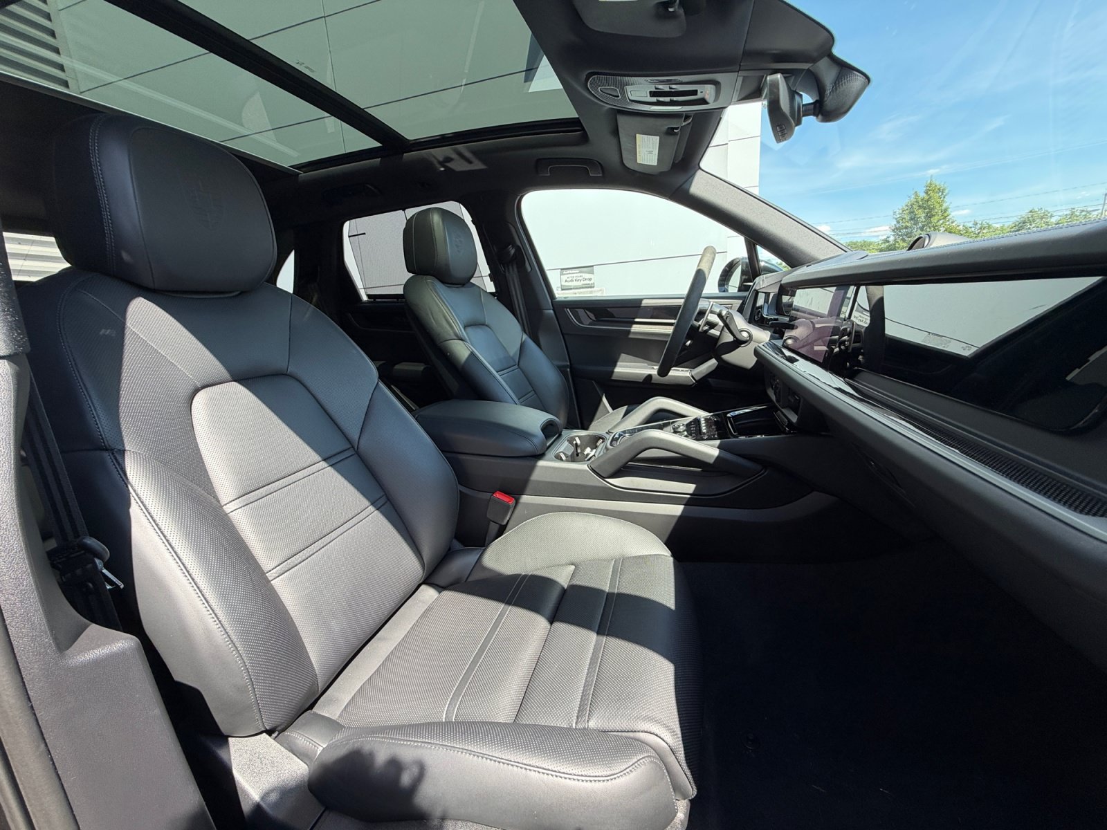 Used 2025 Porsche Cayenne S AWD/4WD image 22