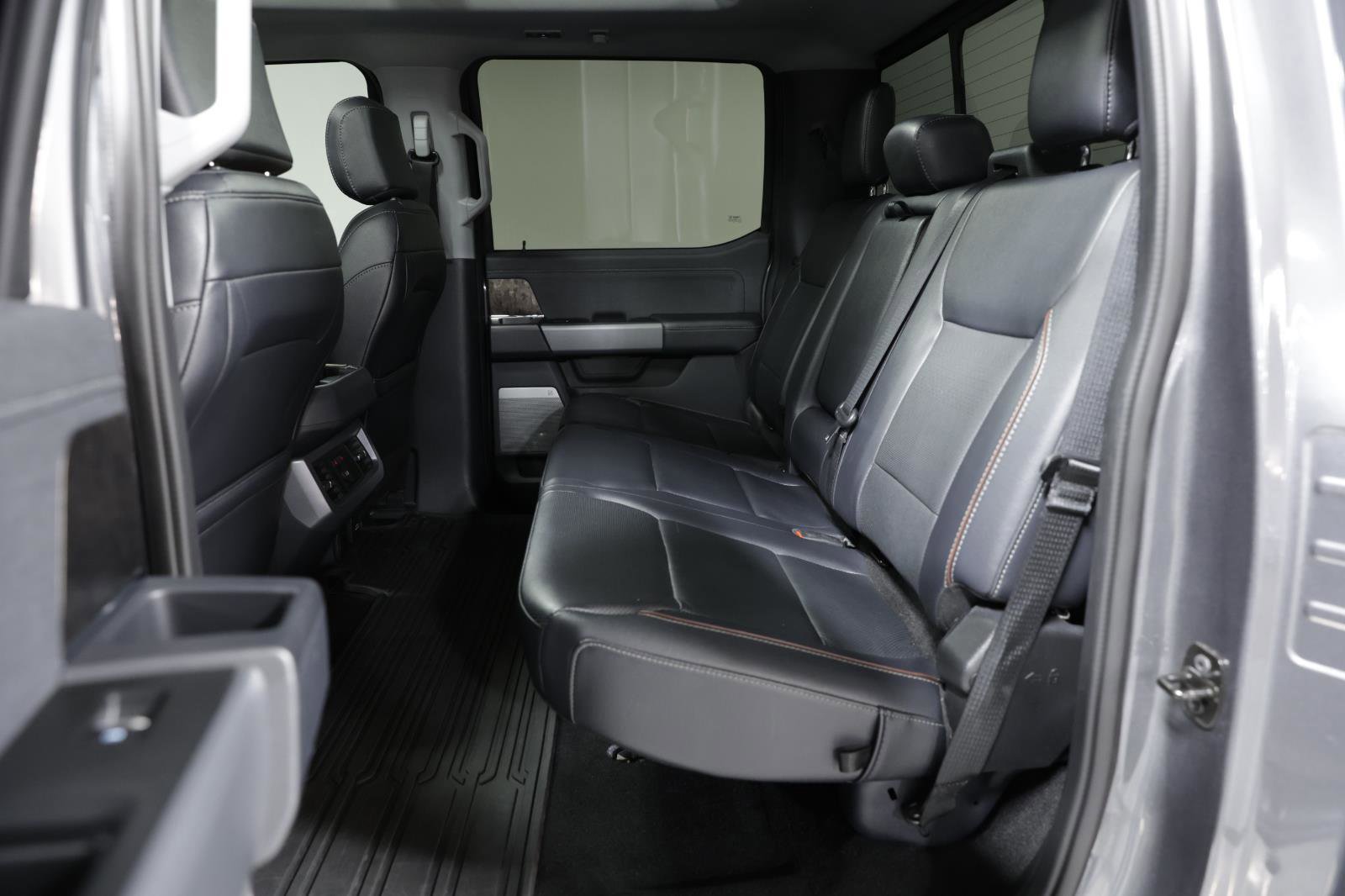 Used 2024 Ford F350 Lariat w/ Chrome Package image 18