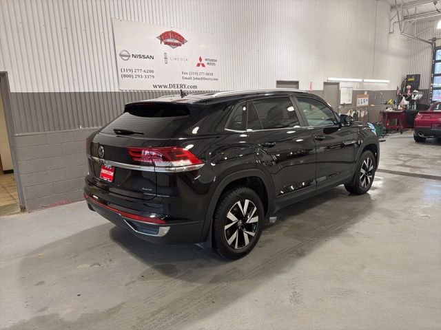 Used 2023 Volkswagen Atlas Cross Sport SE image 3