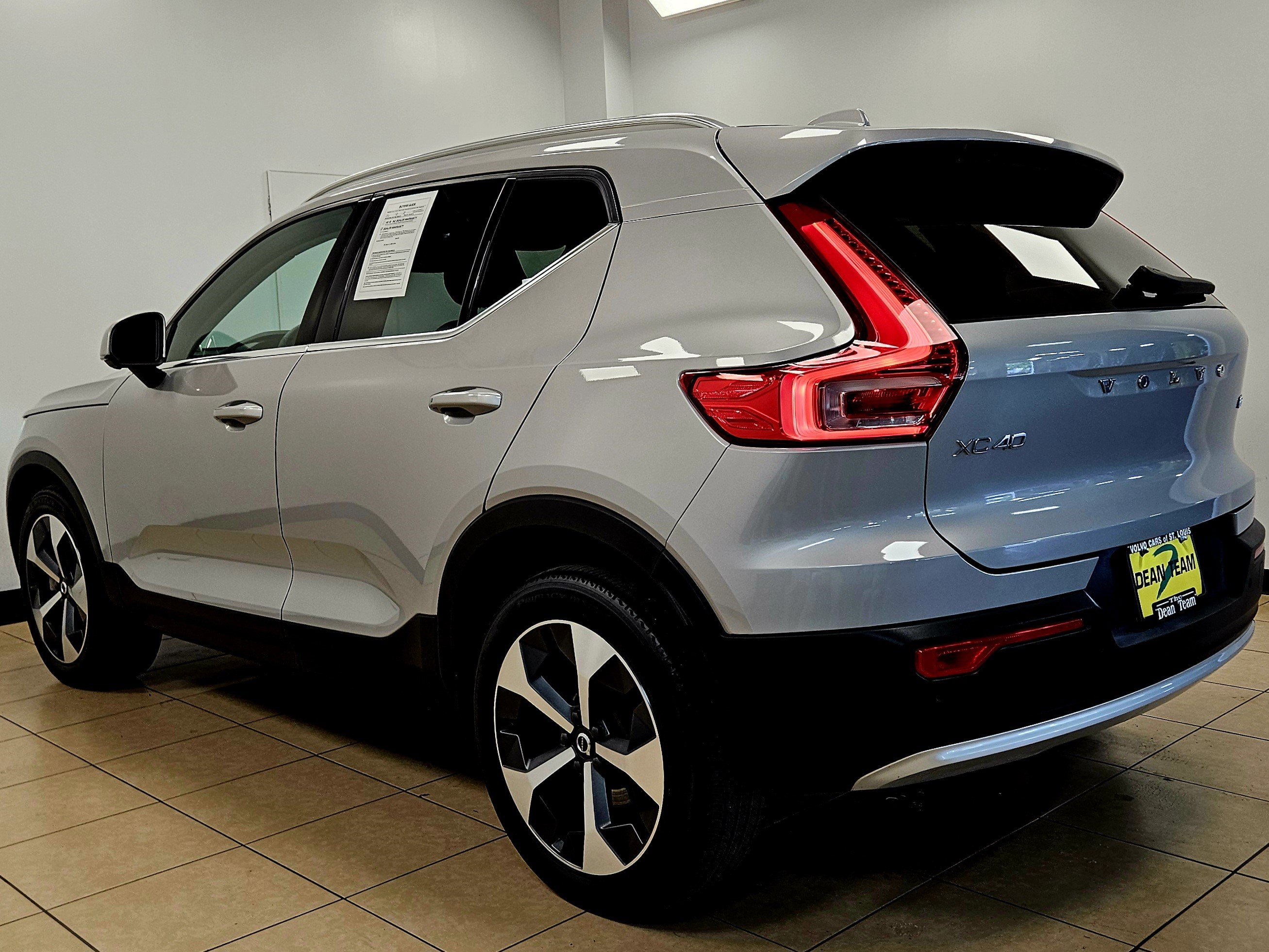 Used 2023 Volvo XC40 B5 Ultimate image 5