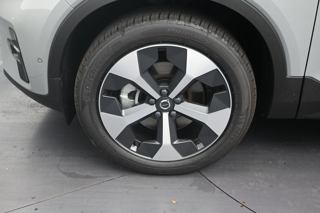 New 2026 Volvo XC40 B5 Plus w/ Protection Package Premier AWD/4WD image 9