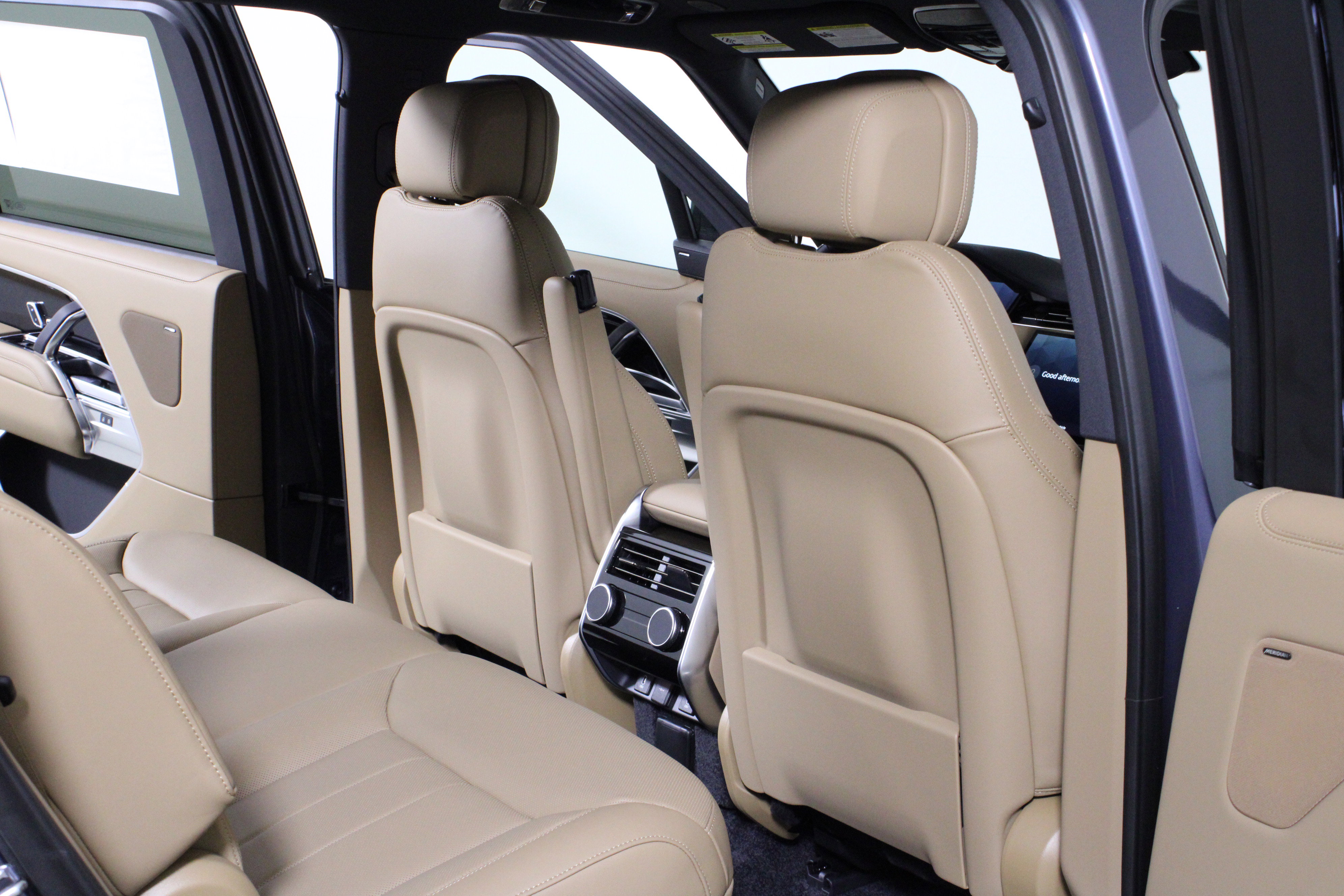 New 2026 Land Rover Range Rover Long Wheelbase SE image 11