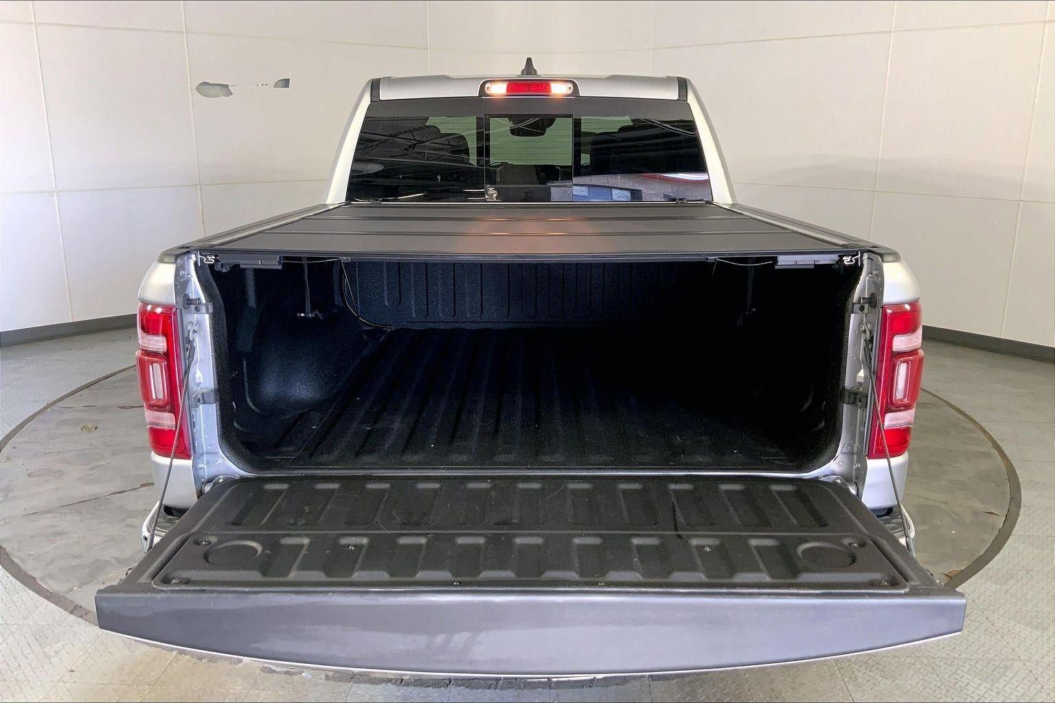 Used 2023 RAM 1500 Laramie AWD/4WD image 4