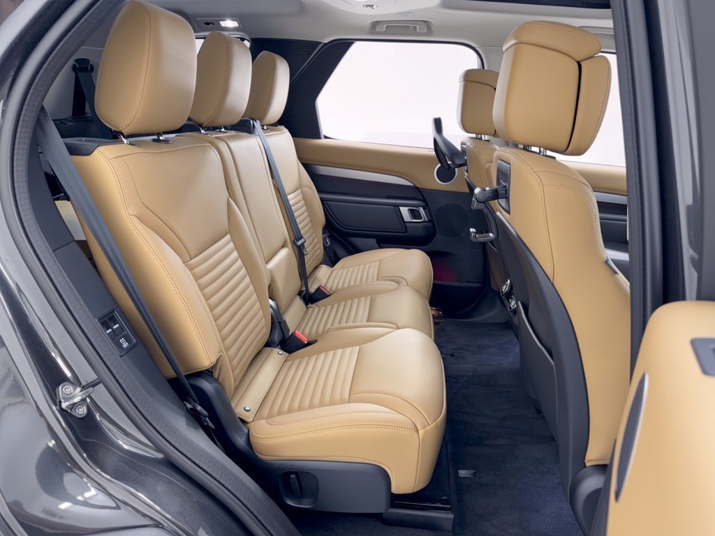 New 2026 Land Rover Discovery Limited Edition AWD/4WD image 28
