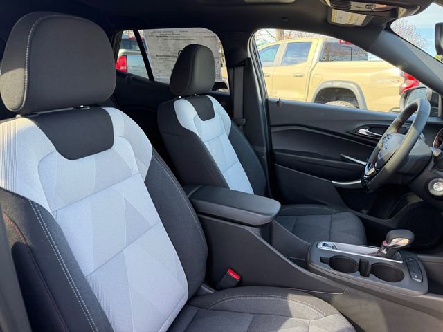 New 2026 Chevrolet Trax RS FWD image 32