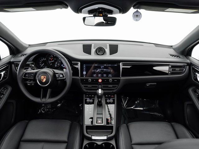 Certified 2025 Porsche Macan image 21