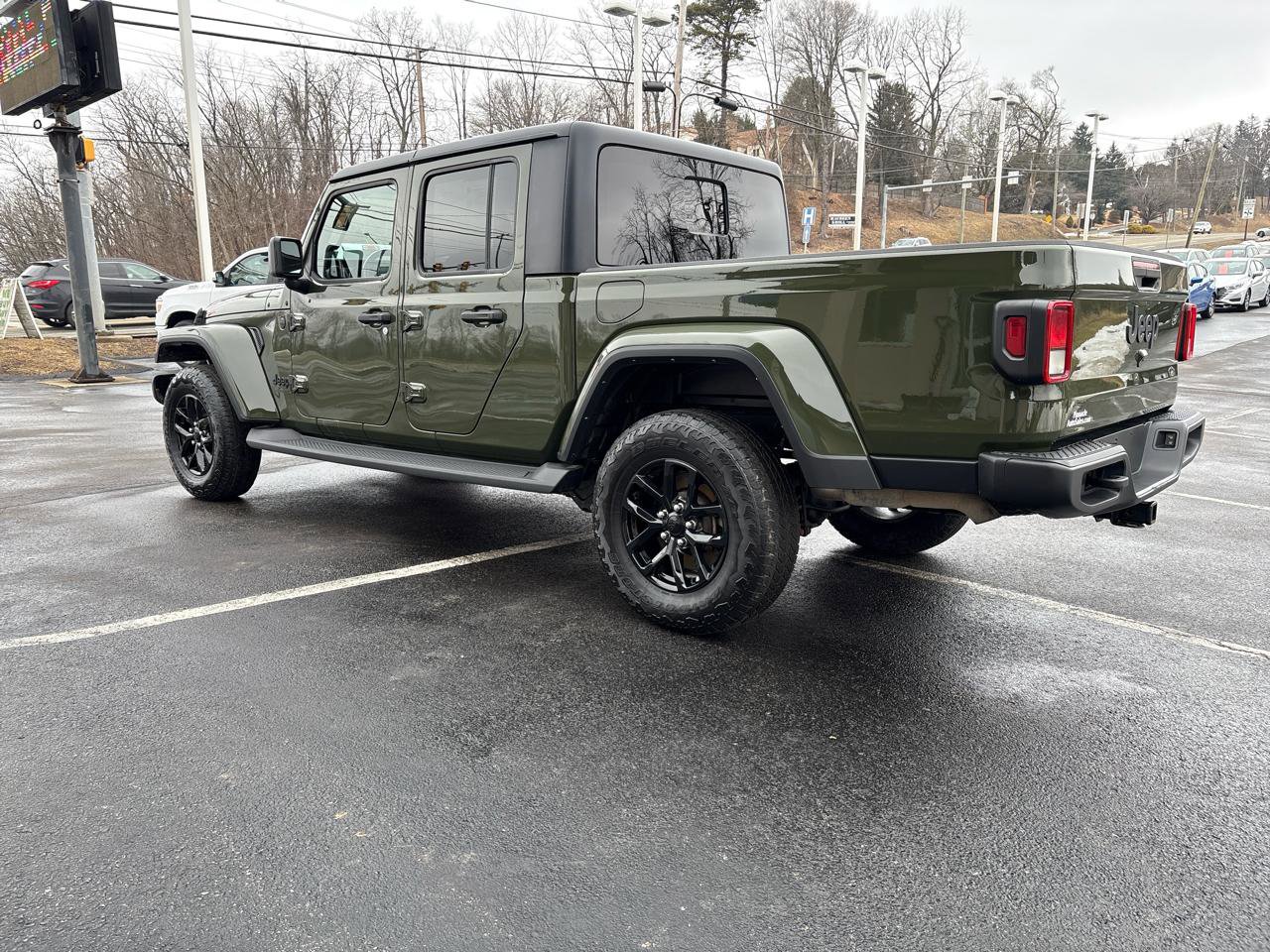 Used 2021 Jeep Gladiator Sport image 8