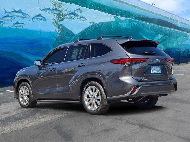 Used 2021 Toyota Highlander Limited FWD image 2