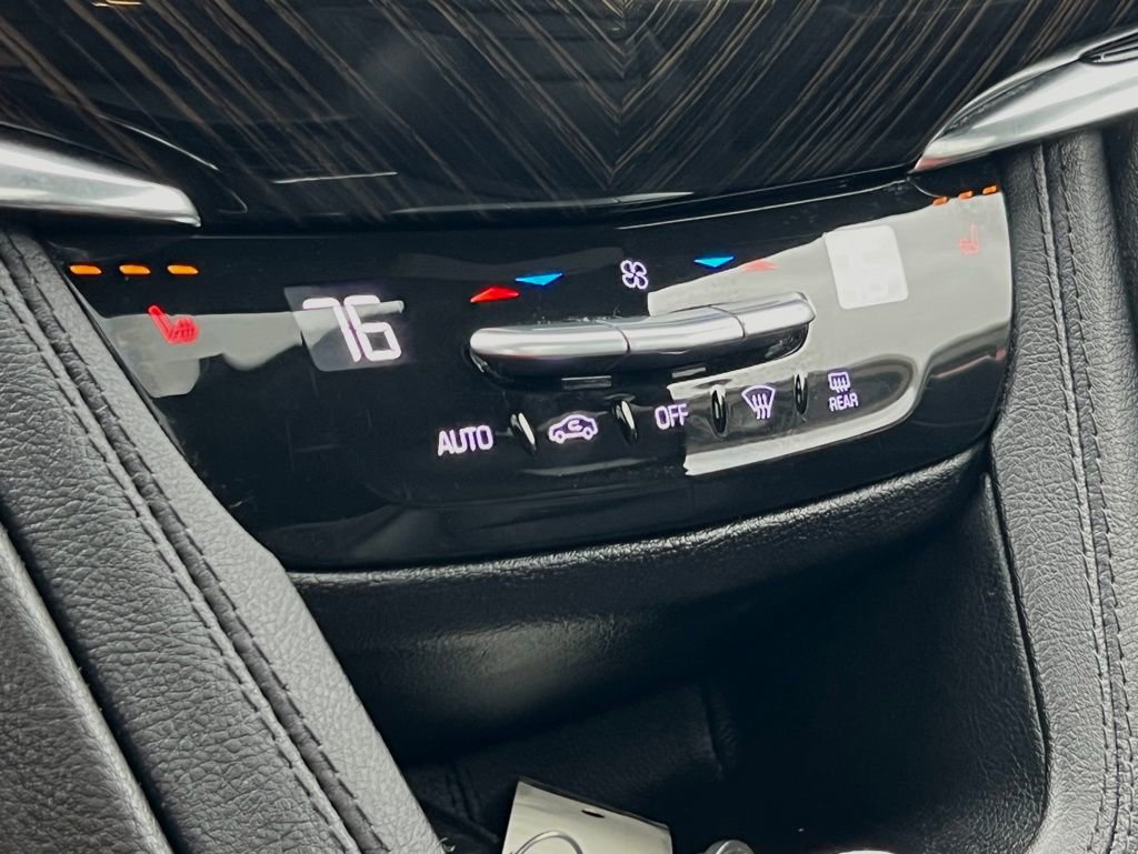 Used 2022 Cadillac XT6 Premium Luxury image 37