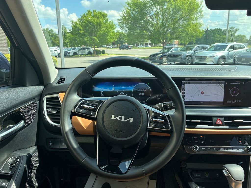 Used 2024 Kia Seltos EX AWD/4WD image 25