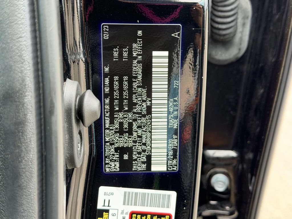 Used 2023 Toyota Highlander XLE AWD/4WD image 27