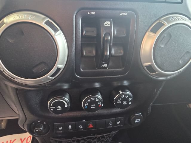 Used 2016 Jeep Wrangler Unlimited Sahara w/ Dual Top Group AWD/4WD image 13