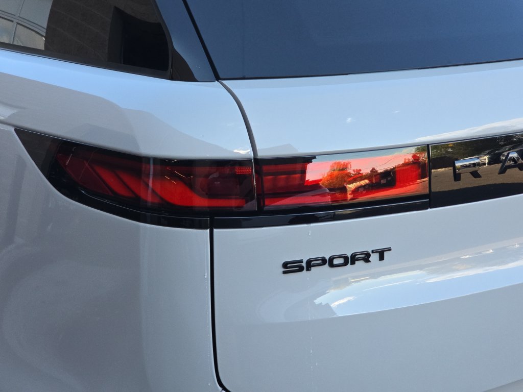 New 2027 Land Rover Range Rover Sport Dynamic SE AWD/4WD image 23