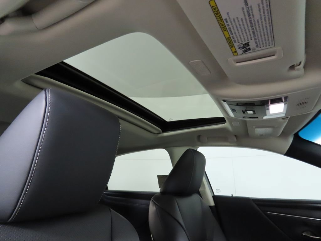 Certified 2025 Lexus ES 350 w/ Premium Package image 18