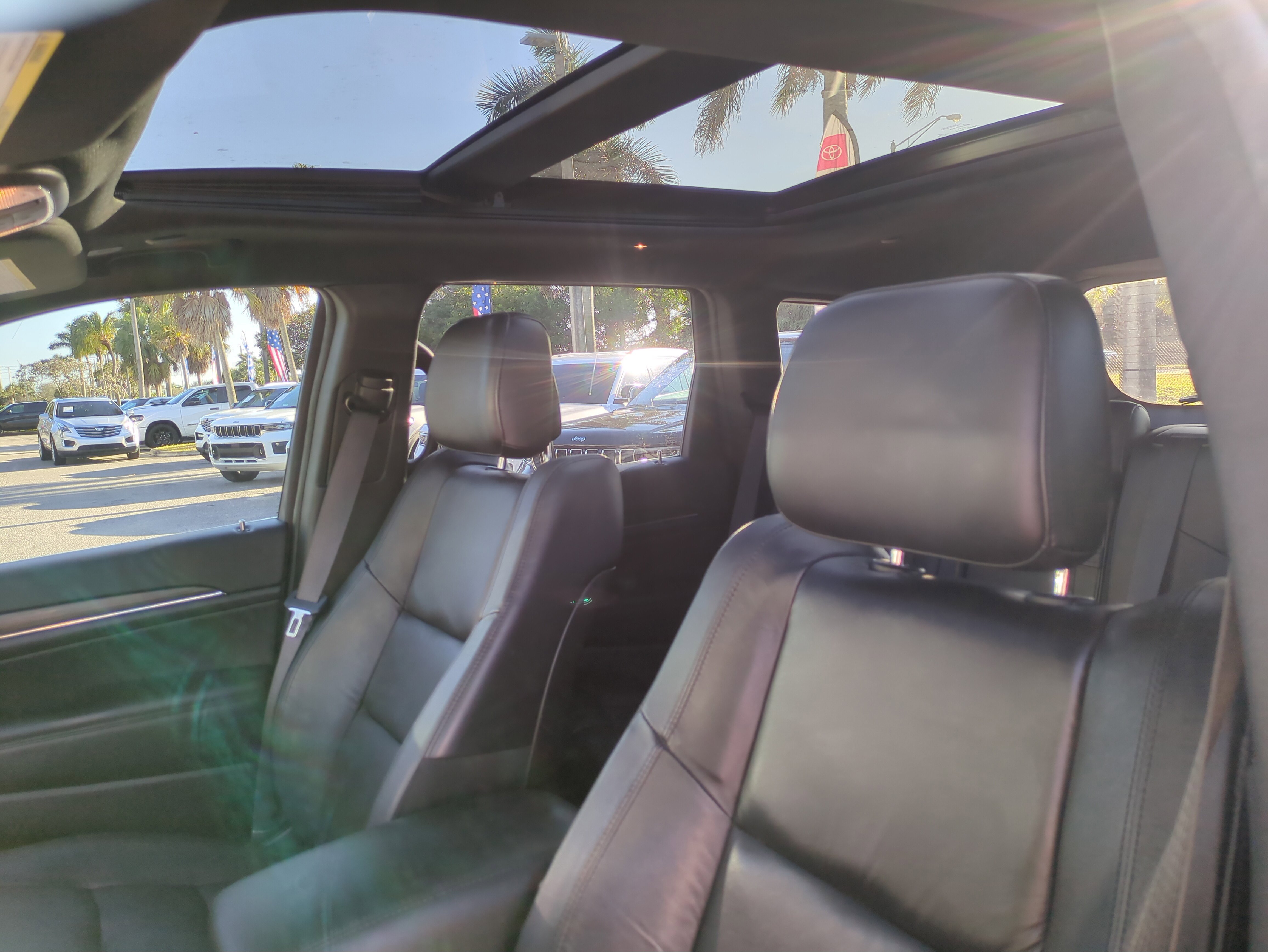 Certified 2022 Jeep Grand Cherokee Limited w/ Tech Group image 22