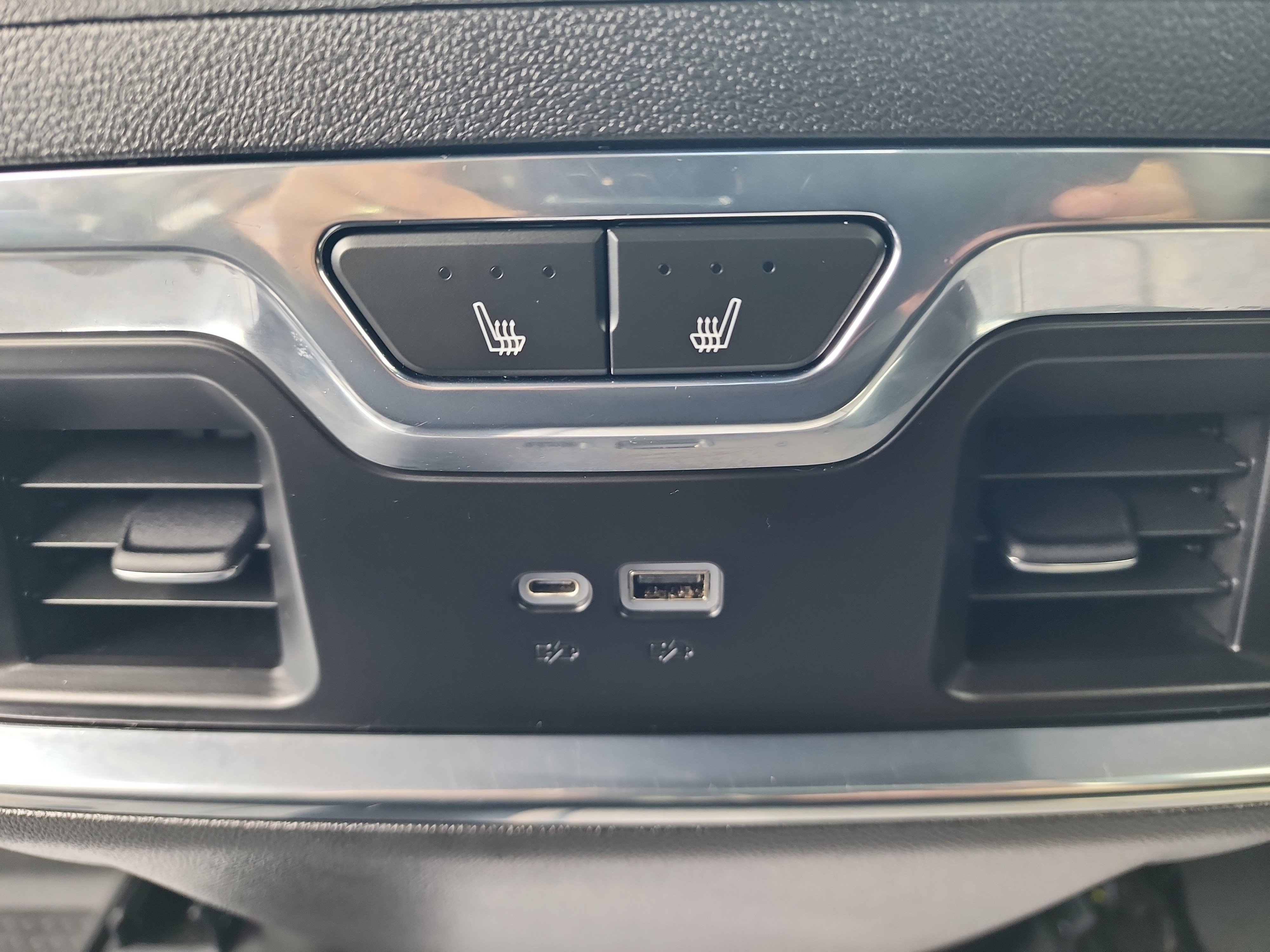Certified 2023 Chevrolet Silverado 1500 High Country w/ Technology Package AWD/4WD image 31