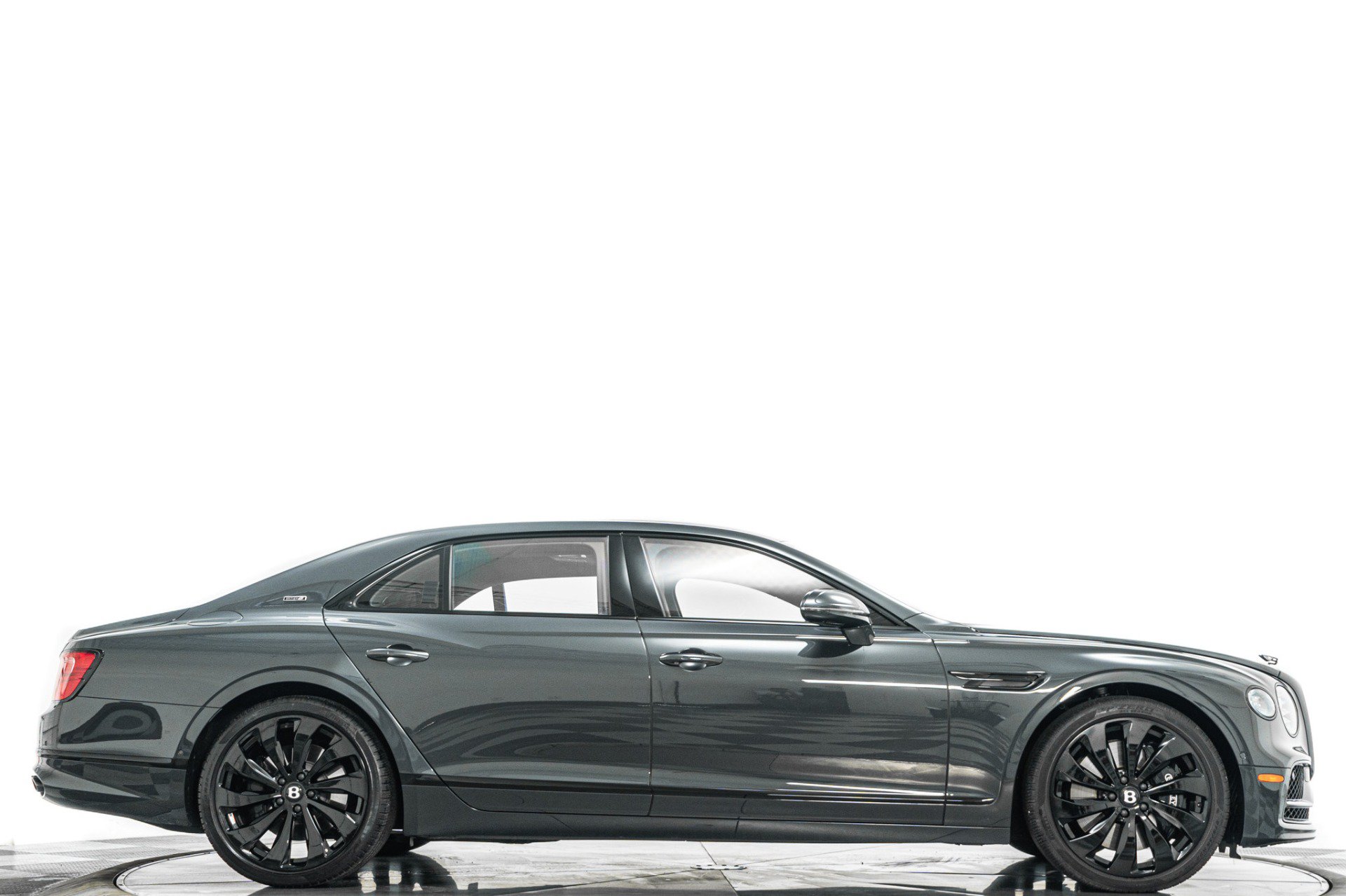 Used 2024 Bentley Flying Spur V8 AWD/4WD image 2