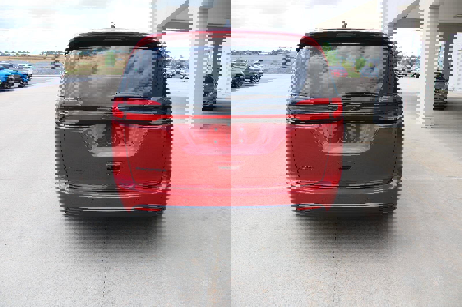 New 2026 Chrysler Pacifica Select image 7