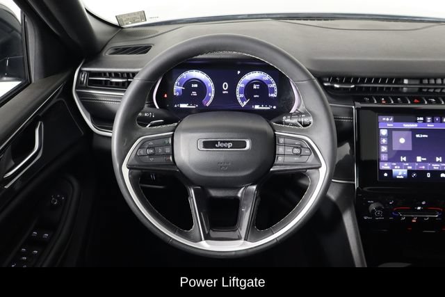 Used 2023 Jeep Grand Cherokee Altitude AWD/4WD image 7