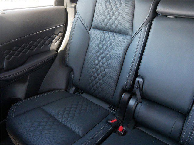 Used 2025 Mitsubishi Outlander SEL Black Edition image 13