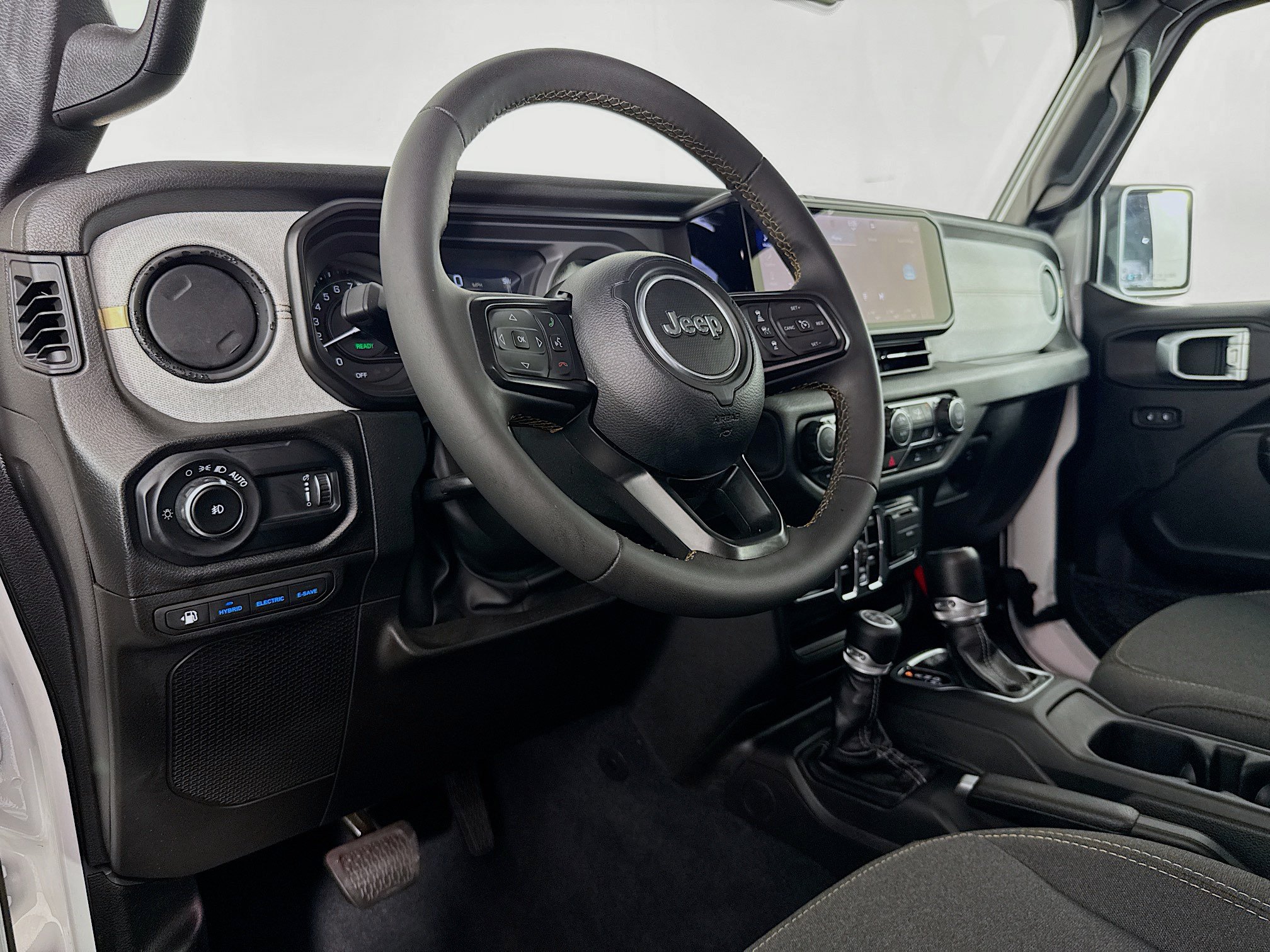 Used 2024 Jeep Wrangler Unlimited AWD/4WD image 22
