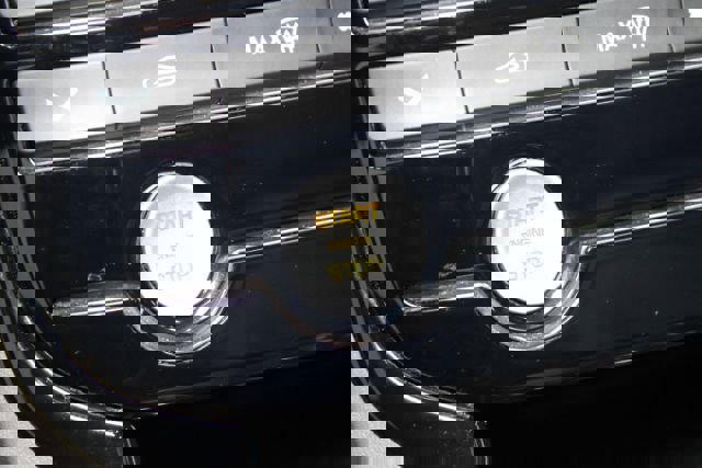 Used 2017 Jaguar XE Premium image 17