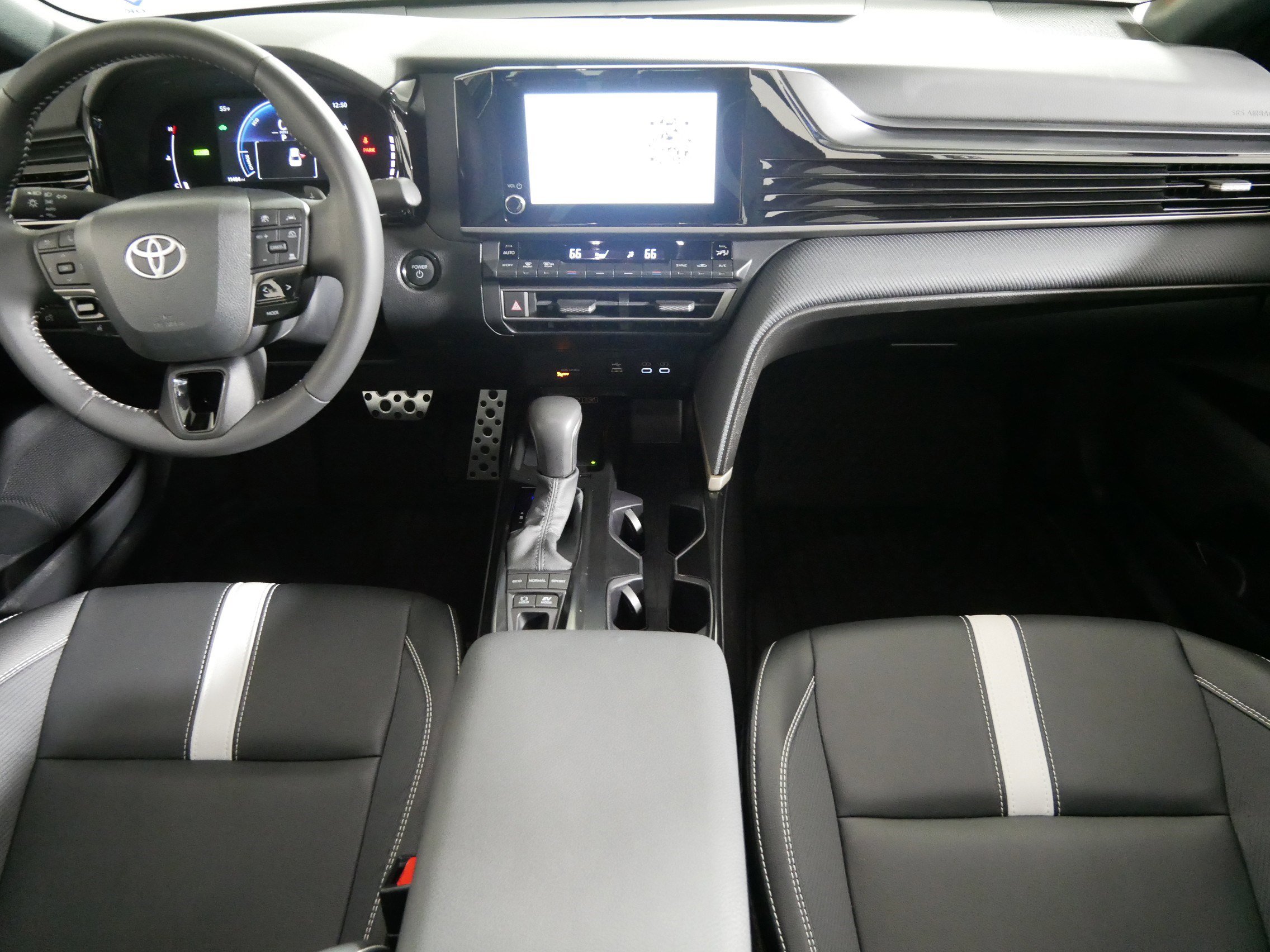 Used 2025 Toyota Camry SE FWD image 10