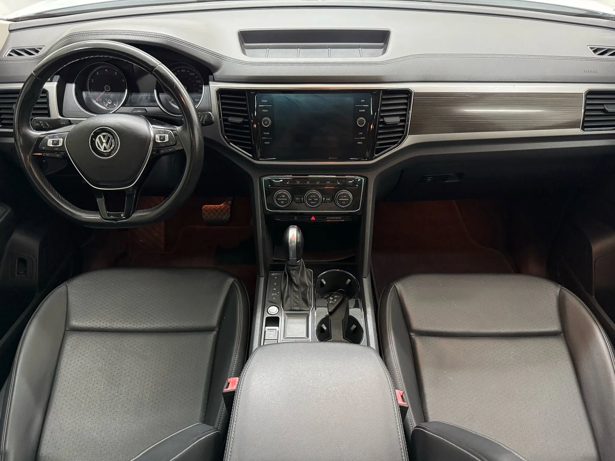 Used 2018 Volkswagen Atlas SEL image 2