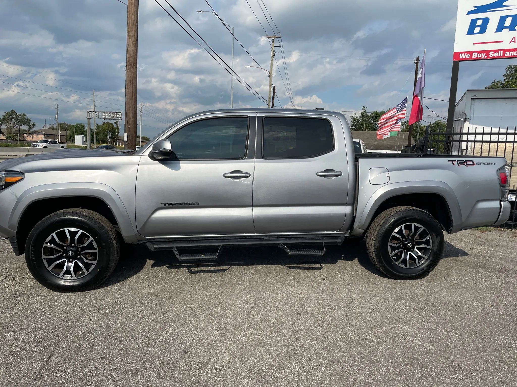 Used 2021 Toyota Tacoma TRD Sport w/ Technology Package image 3