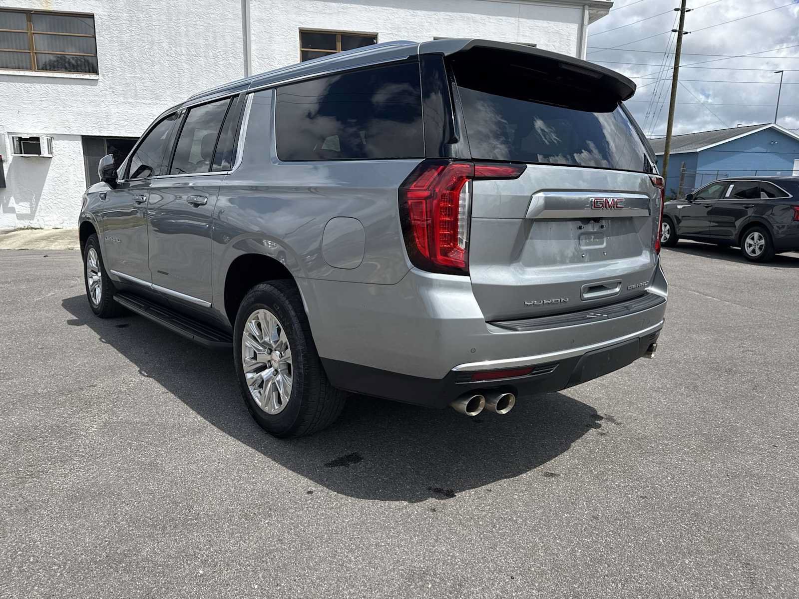 Used 2024 GMC Yukon XL Denali AWD/4WD image 4