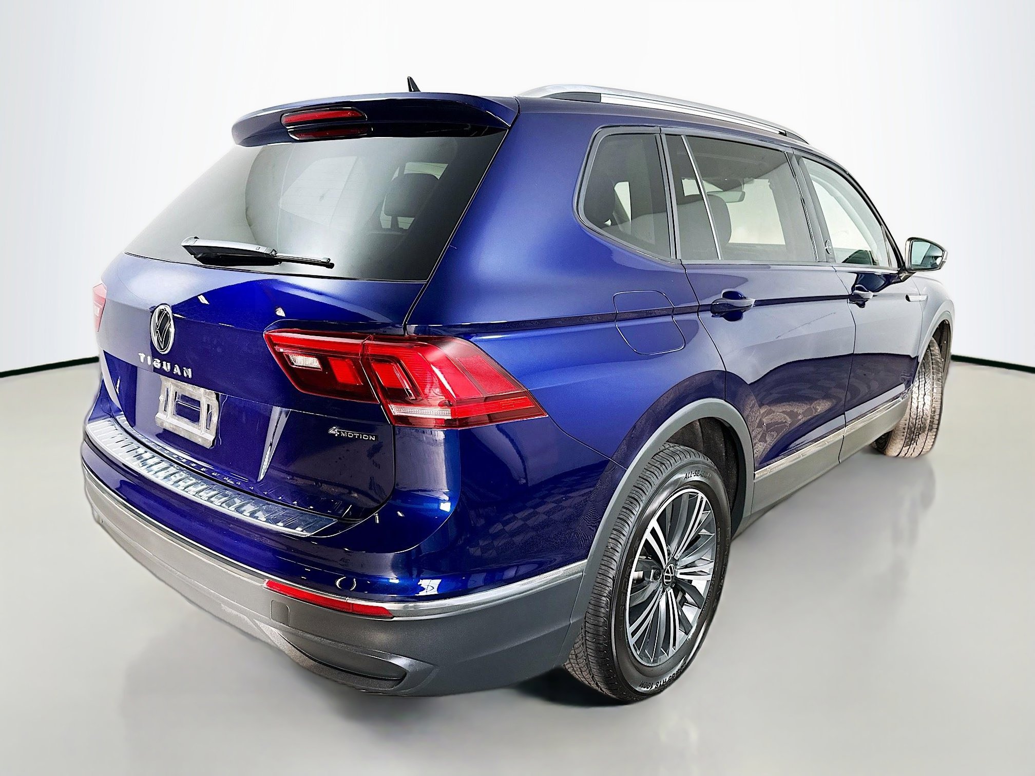 Used 2024 Volkswagen Tiguan Wolfsburg Edition image 7