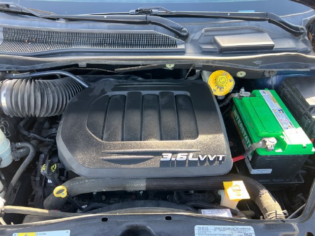 Used 2017 Dodge Grand Caravan GT FWD image 32