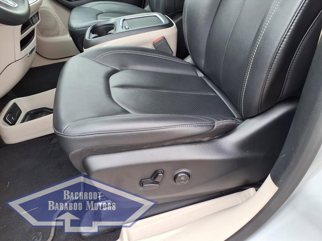 Used 2024 Chrysler Pacifica Select image 13