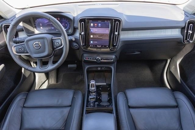 Used 2024 Volvo XC40 B5 Plus image 21
